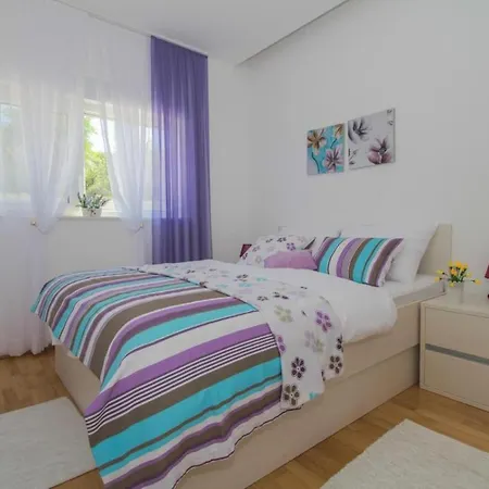 Gina Apartament *